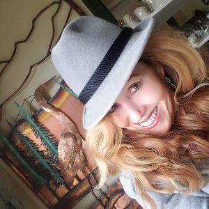 Meet your Posher, Monica